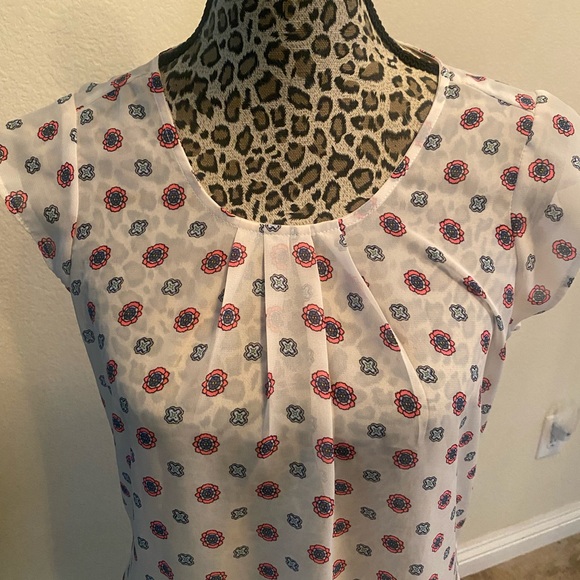 Ladies Printed Blouse - Picture 2 of 8